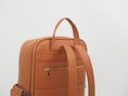 Charger l'image dans la visionneuse de la galerie, Audace marron Sac à dos cuir vegan recyclé 3-en-1
